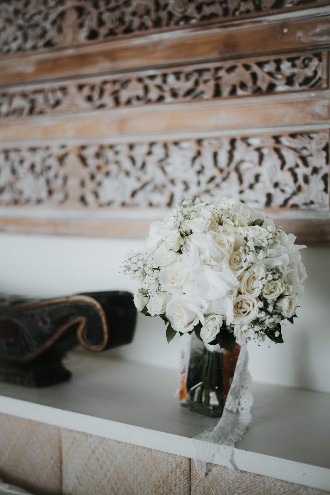 White floral bridal table at Latitude Villa